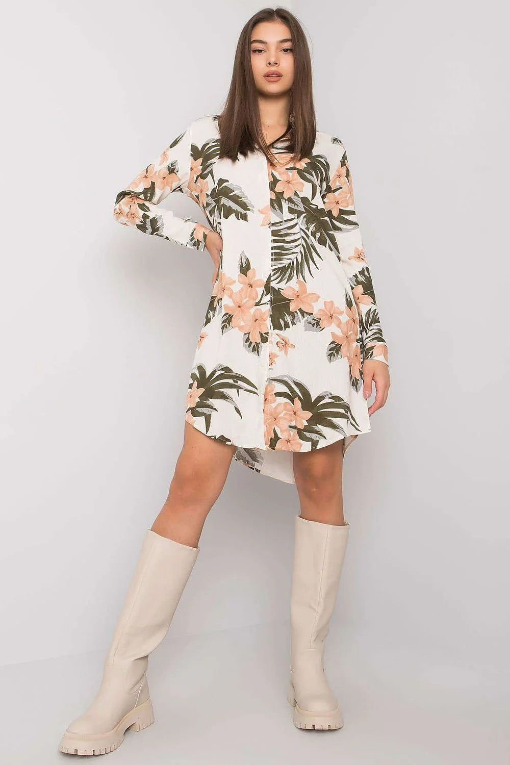 Robe chemise femme imprimé floral tropical longues manches coton lin blanc cassé fleurs roses pâles occasion quotidienne vacances été