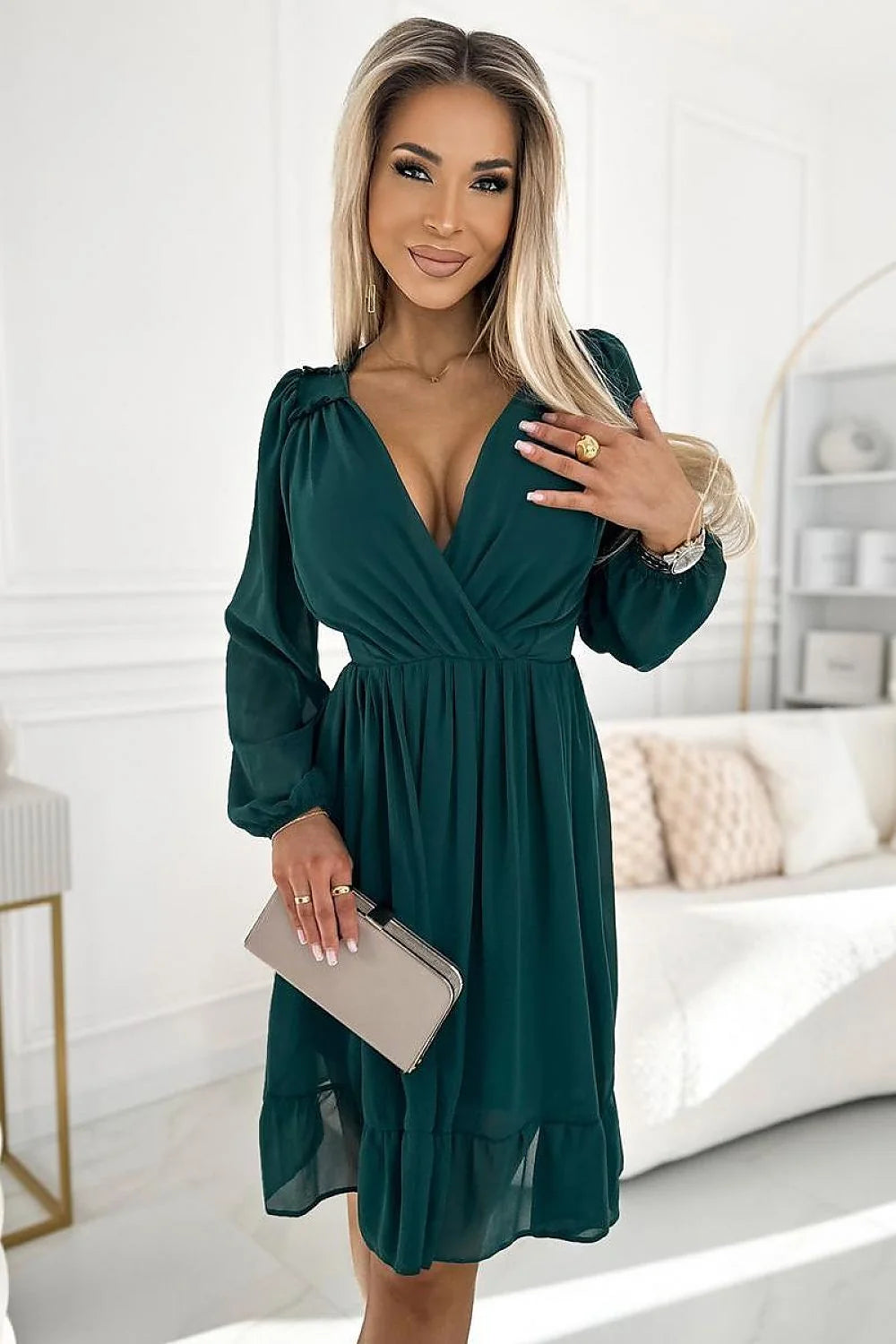 Robe de cocktail élégante en mousseline vert émeraude manches longues encolure élégante Numoco femme