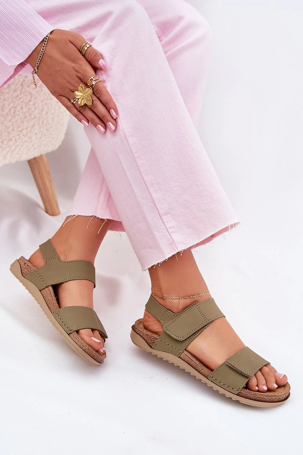 sandales femme olive brides larges réglables velcro talon plat semelle coussinée liège crantée antidérapante nubuck synthétique cheville rembourrée ergonomique profilée