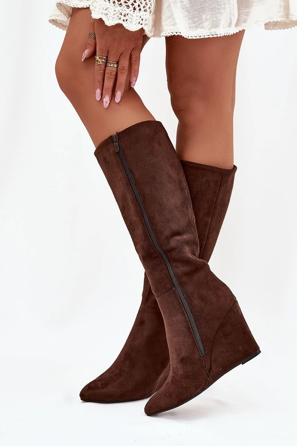 bottes cuissardes femme suédine écologique marron foncé talon compensé bout amande tige genou fermeture éclair latérale doublure fourrure synthétique confort