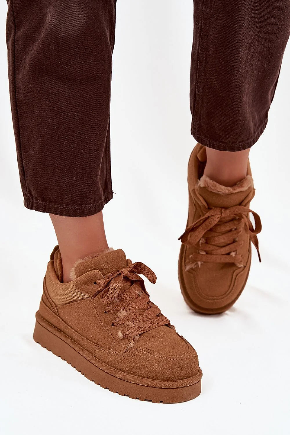 sneakers montantes femme suédine écologique cognac lacets col rembourré fausse fourrure apparente semelle plateforme crantée caoutchouc adhérence confort maintien chaud