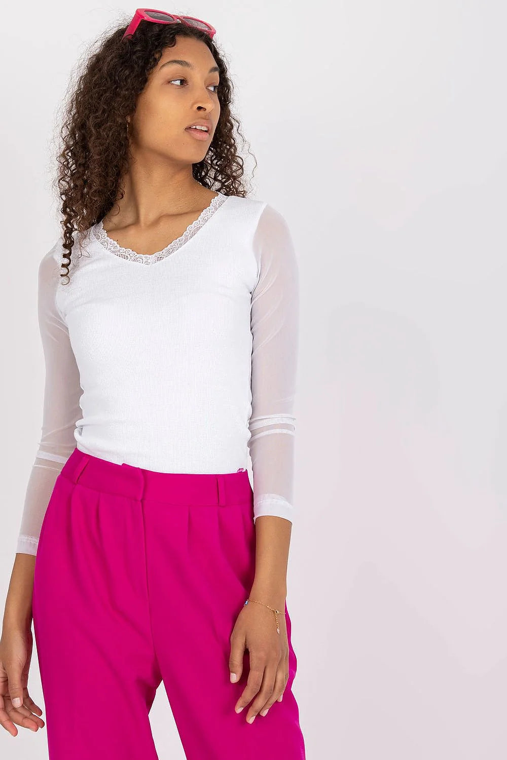 Chemisier Rue Paris ajusté en tissu côtelé manches longues transparentes col V dentelle blanche taille ajustable pour femme