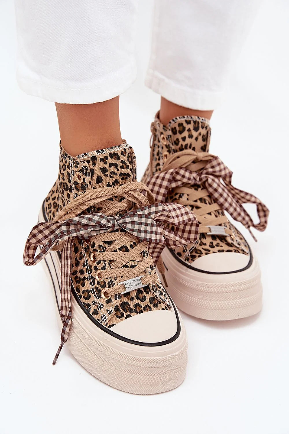 baskets femme montantes plateforme épaisse semelle gomme léopard beige camel bandes noires lacets ruban vichy marron oeillets fermeture eclair