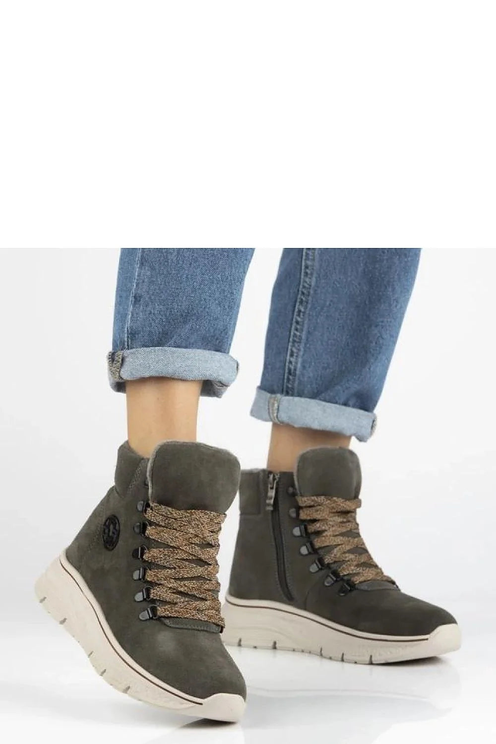 bottines grises suédé montantes femme plateforme compensée semelle épaisse blanche bout arrondi zip latéral lacets tressés beige Grega Filippo confort