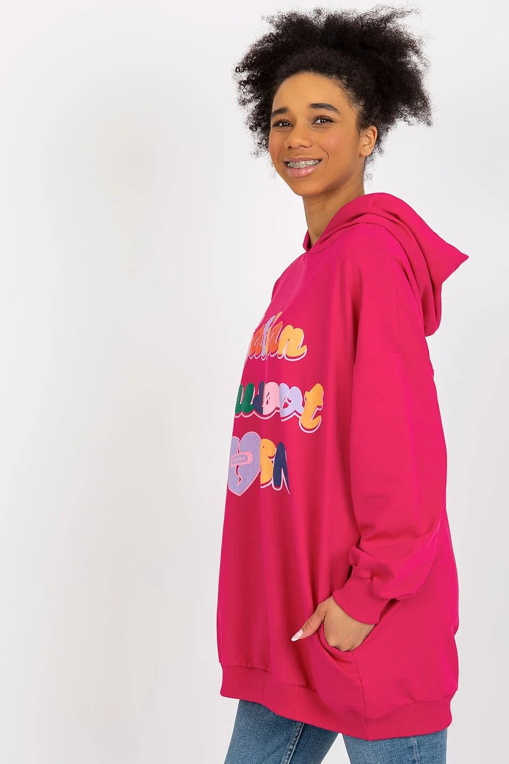 sweatshirt oversize femme capuche longline fuchsia molleton doux coupe ample épaules tombantes imprimé multicolore bubble coeur poche latérale