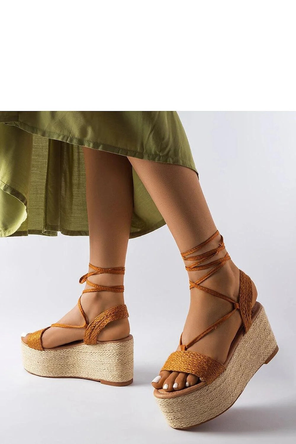 espadrille boho chic compensée plateforme haute orteils nus orange vif tressé bride large lanières croisées lacets cheville semelle jute beige