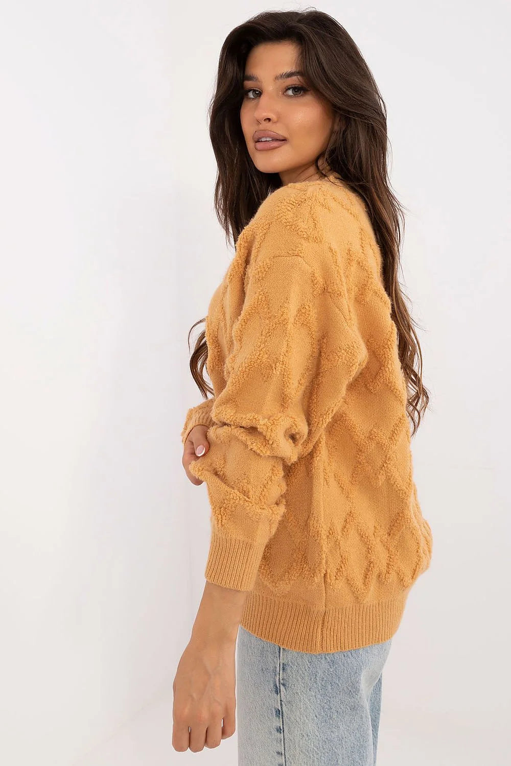 pull femme oversize maille texturée col rond manches longues moutarde losanges bouclé côtelées poignets ourlet coupe confortable douce pelucheuse hivernale