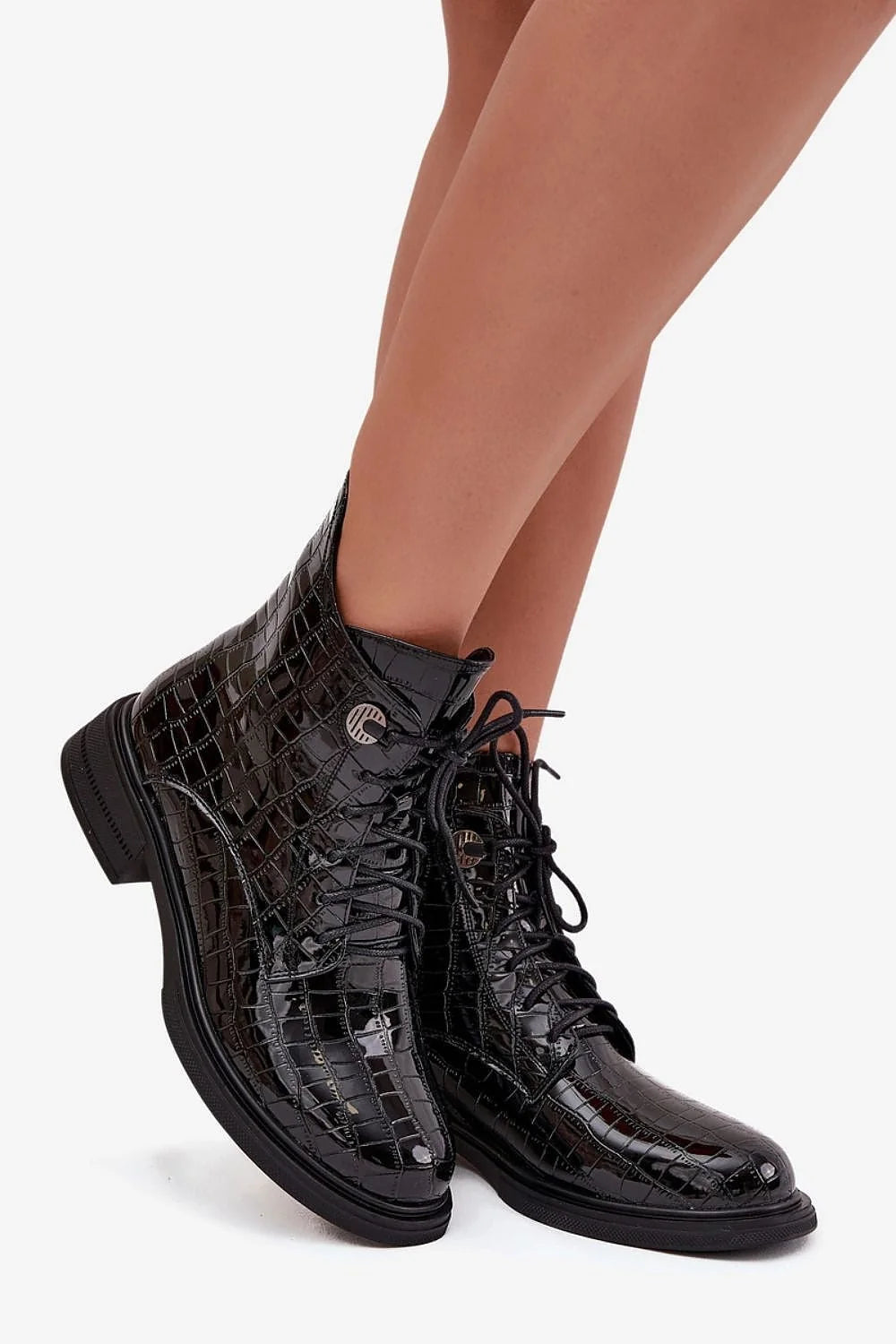 bottines femme cuir naturel verni noir embossé croco lacées zip latéral talon bloc bas semelle crantée bout amande