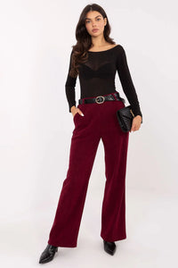 pantalon femme velours côtelé bordeaux taille haute jambe large évasée silhouette allongeante poches latérales ceinture noire boucle dorée