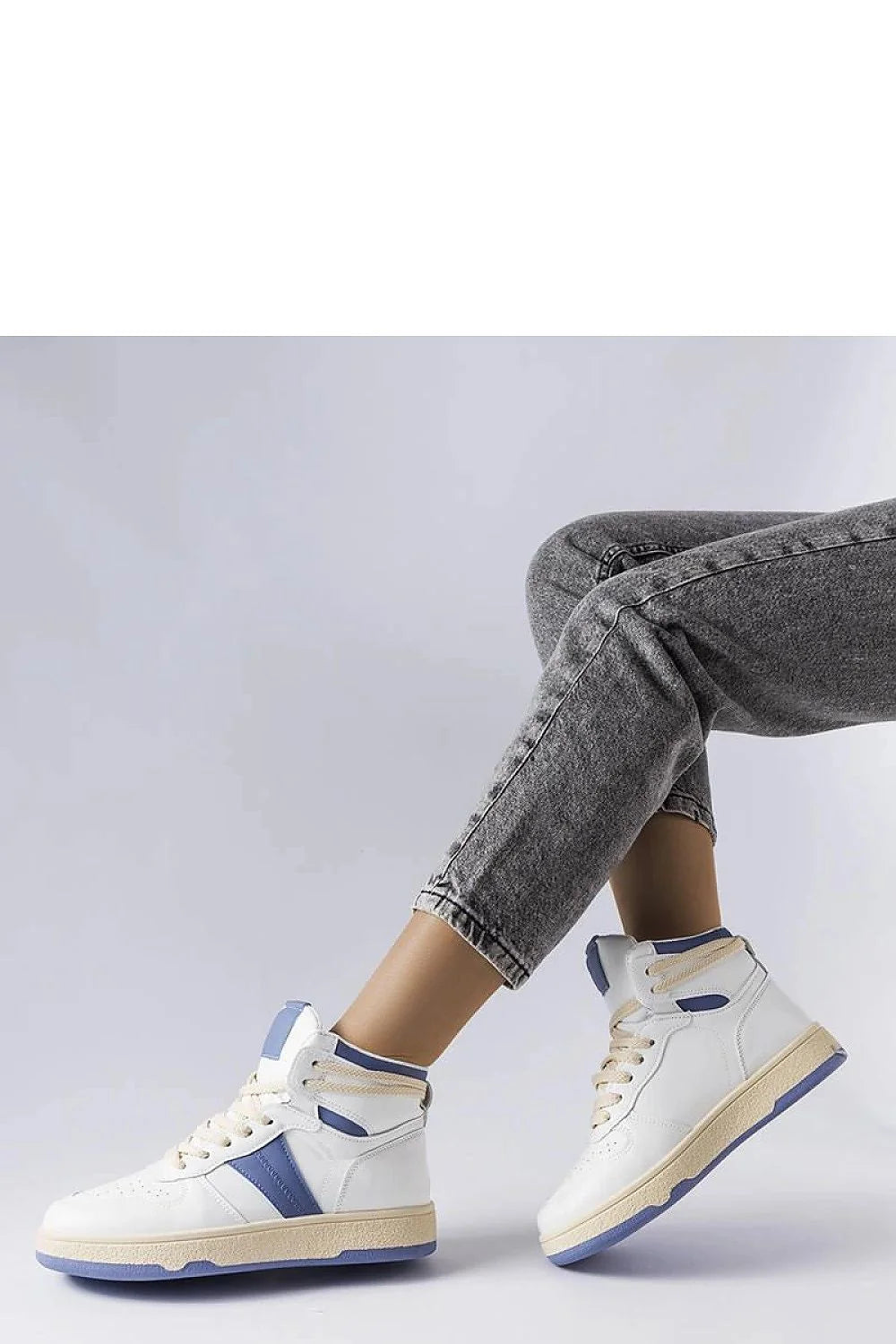 baskets montantes femme Solea cuir synthétique blanc empiècements bleu pâle semelle caoutchouc beige antidérapante bout perforé col rembourré maintien cheville