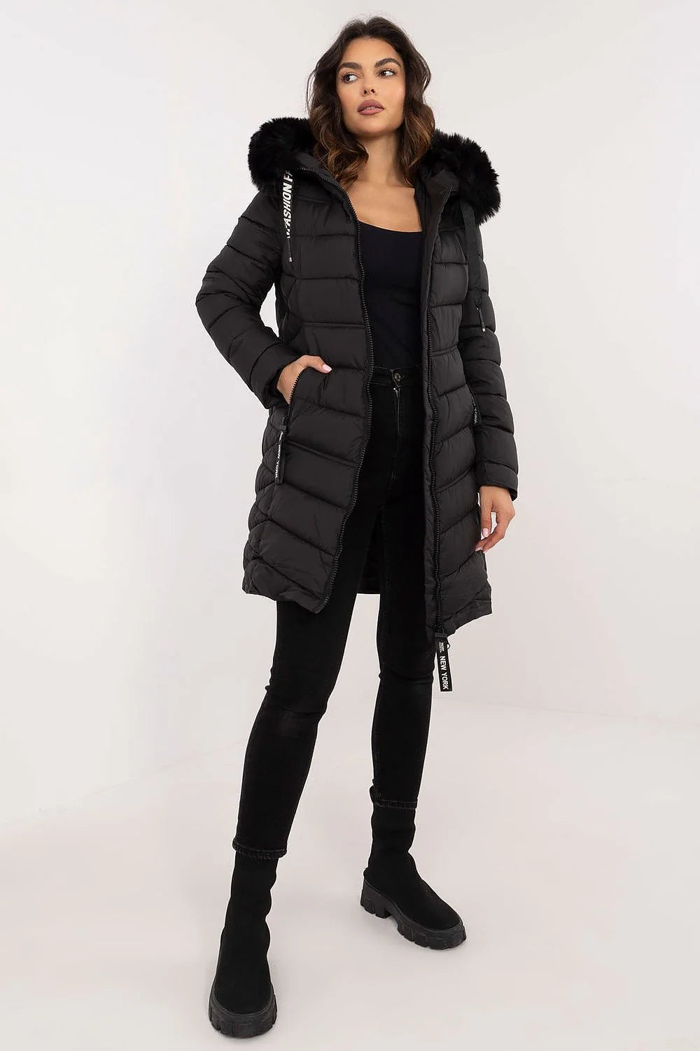 Manteau d'hiver féminin élégant en polyester duvet synthétique fourrure amovible capuche poches latérales fermeture éclair longueur genoux