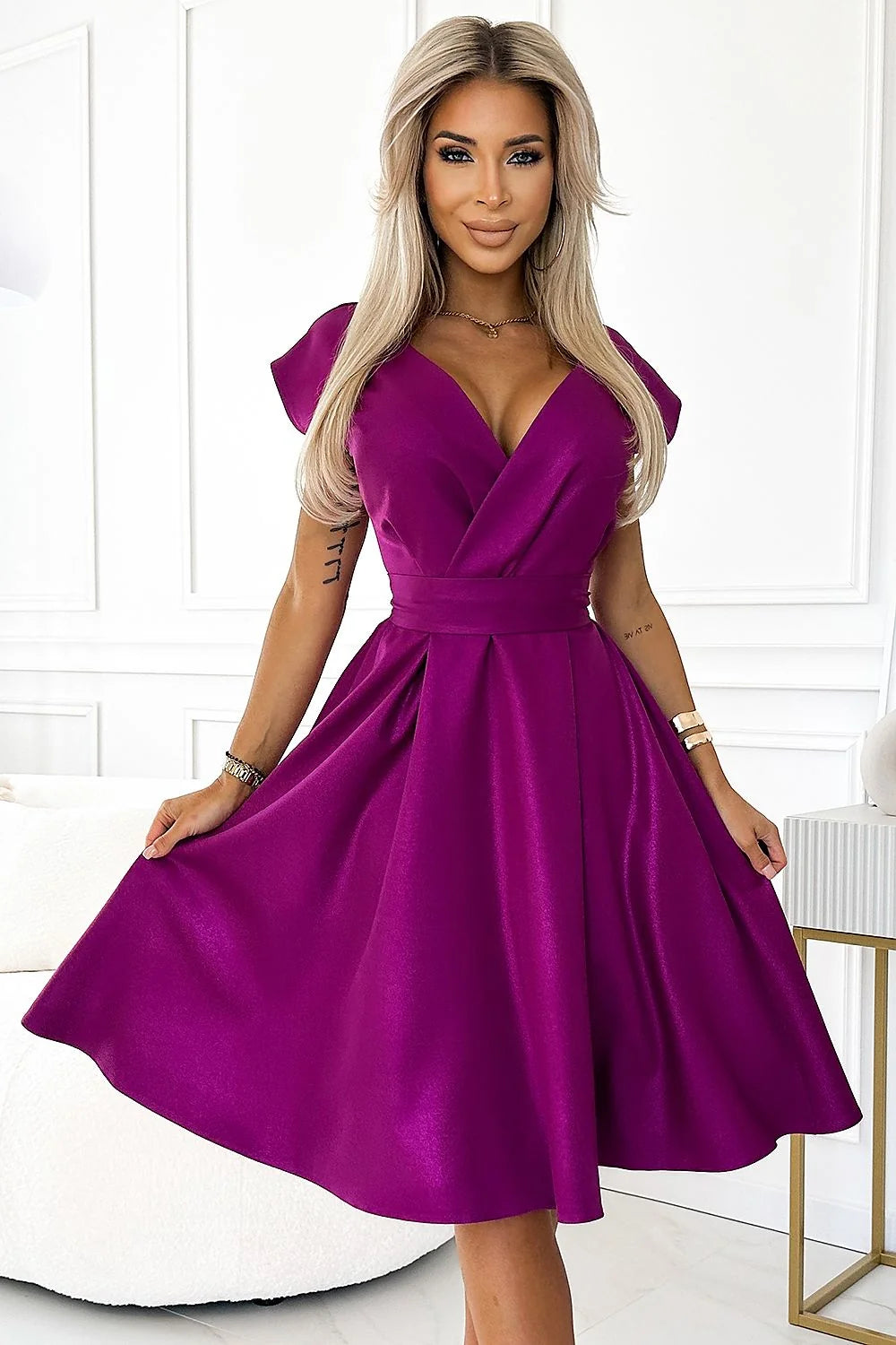 robe soirée Numoco élégante évasée cachecoeur fuchsia brocart satinsoyeux brillant midi décolletéplongeant manchesvolantées tailleceinturée plissée doublure