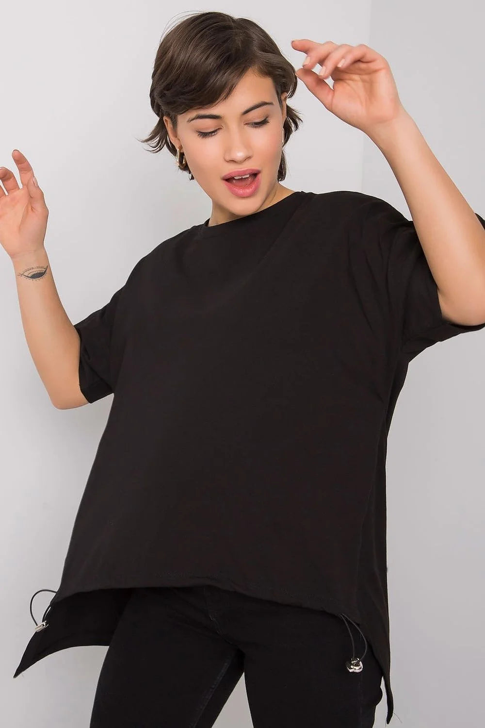 T-shirt femme design moderne minimaliste coupe ample manches courtes col rond coton 100% noir uni notre Rue Paris