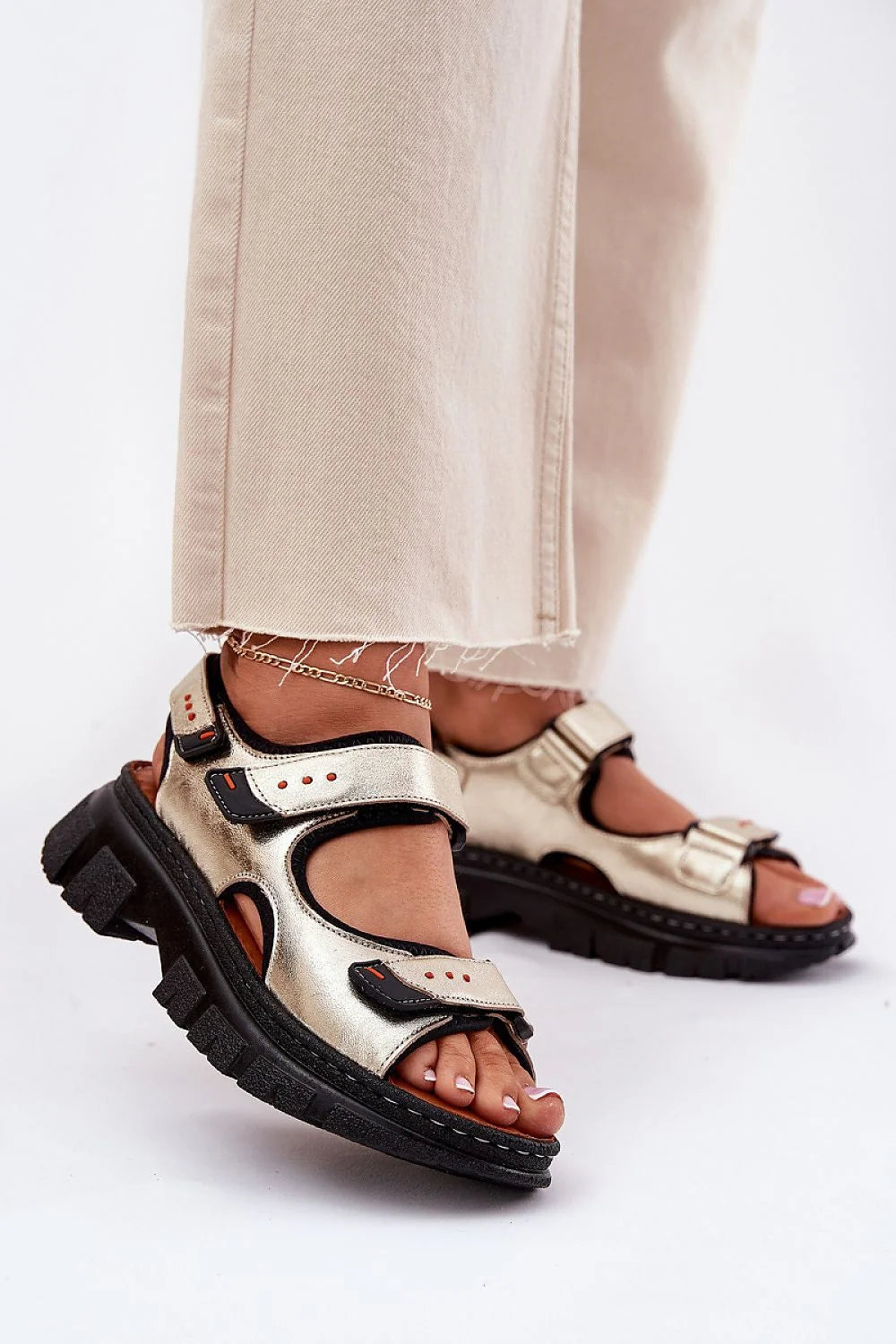Sandales pour femmes style sportif moderne cuir naturel ajustables semelle intérieure douce plateforme 4 cm confort maximal