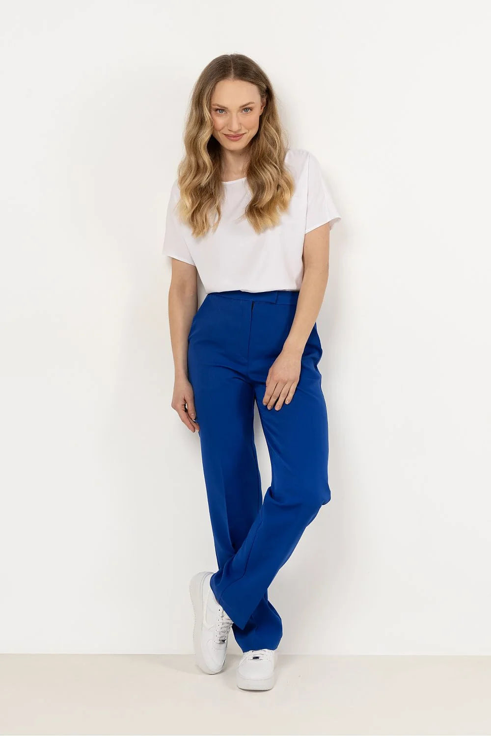 Pantalon femme AWAMA longueur classique couleur bleu vif en polyester coupe droite高 taille ajustable fermeture à glissière et boutons