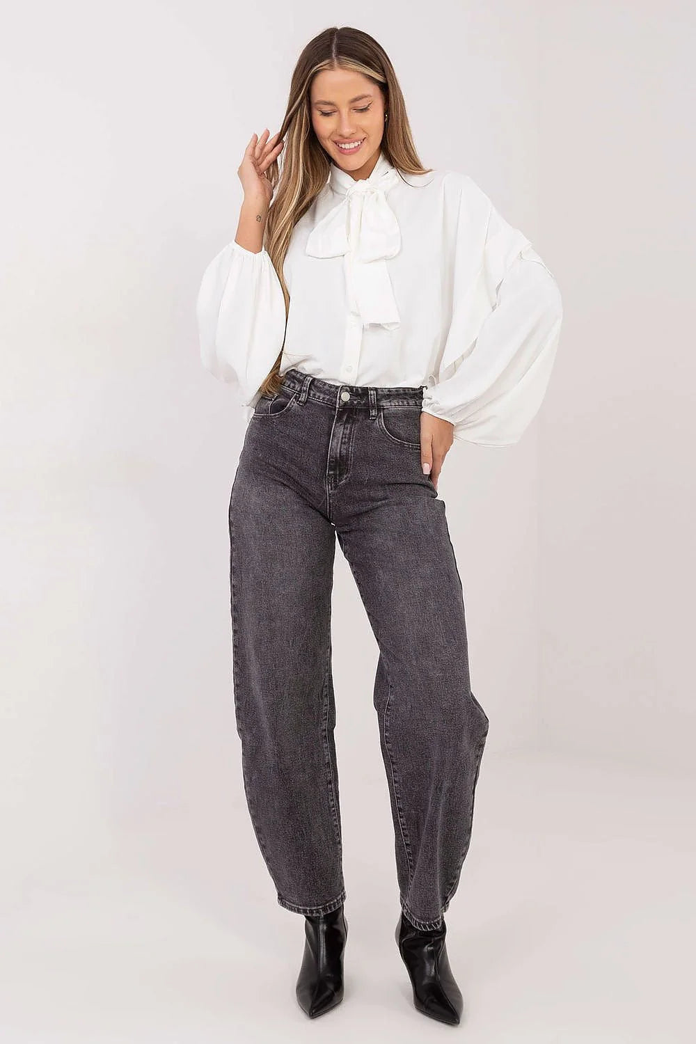 chemise femme sans col blanche pussybow nouée manches ballon longues volant subtil poignets élastiqués boutonnage devant fluide légère polyester polyvalente