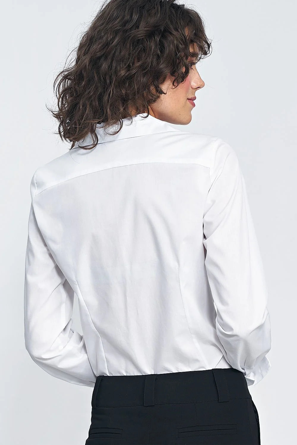 Chemise blanche femme manches longues col boutonné coupe ajustée coton polyester occasion professionnelle élégance