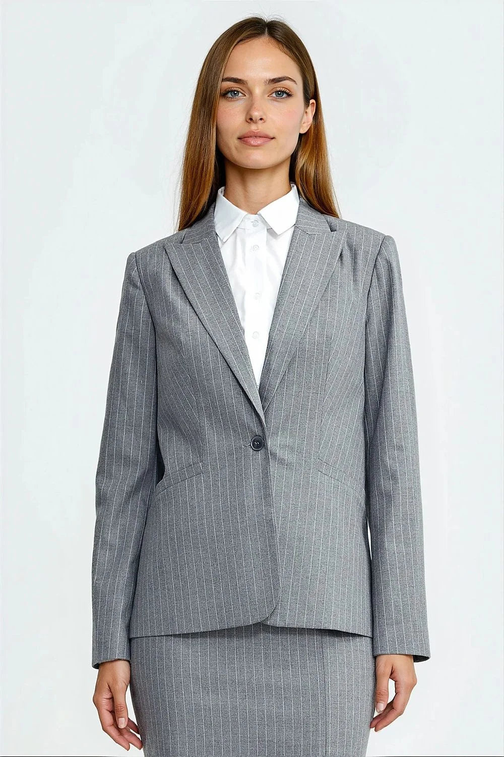 blazer cintrée ajustée veste rayures subtiles contrastées tennis col classique revers manches longues boutonnées épaulettes hanches minimaliste fausses poches doublée