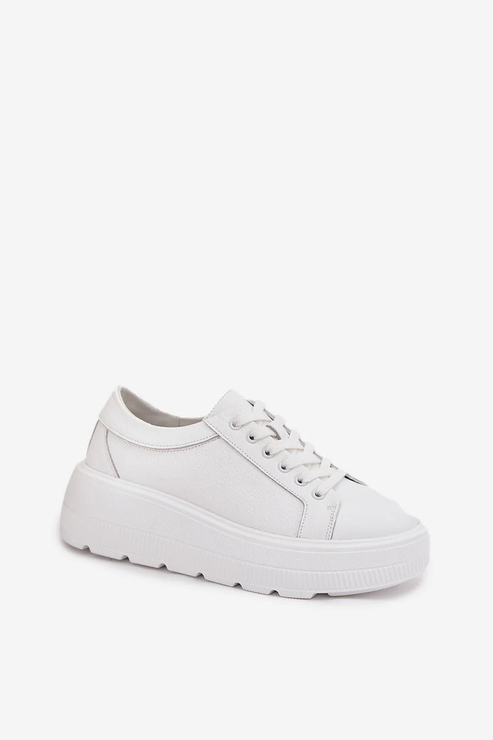 baskets femme cuir naturel blanches plateforme massive semelle crantée épaisse bout rond lacées œillets métalliques semelle intérieure cuir souple confort