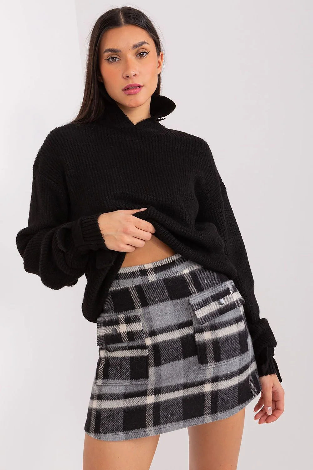 Ensemble mode femme pull col montant manches longues jupe courte carreaux laine acrylique automne hiver chic élégant