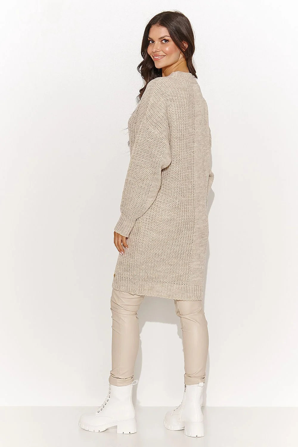 Pull femme longueur genou style moderne ample en tricot épais couleurs neutres occasions automne hiver