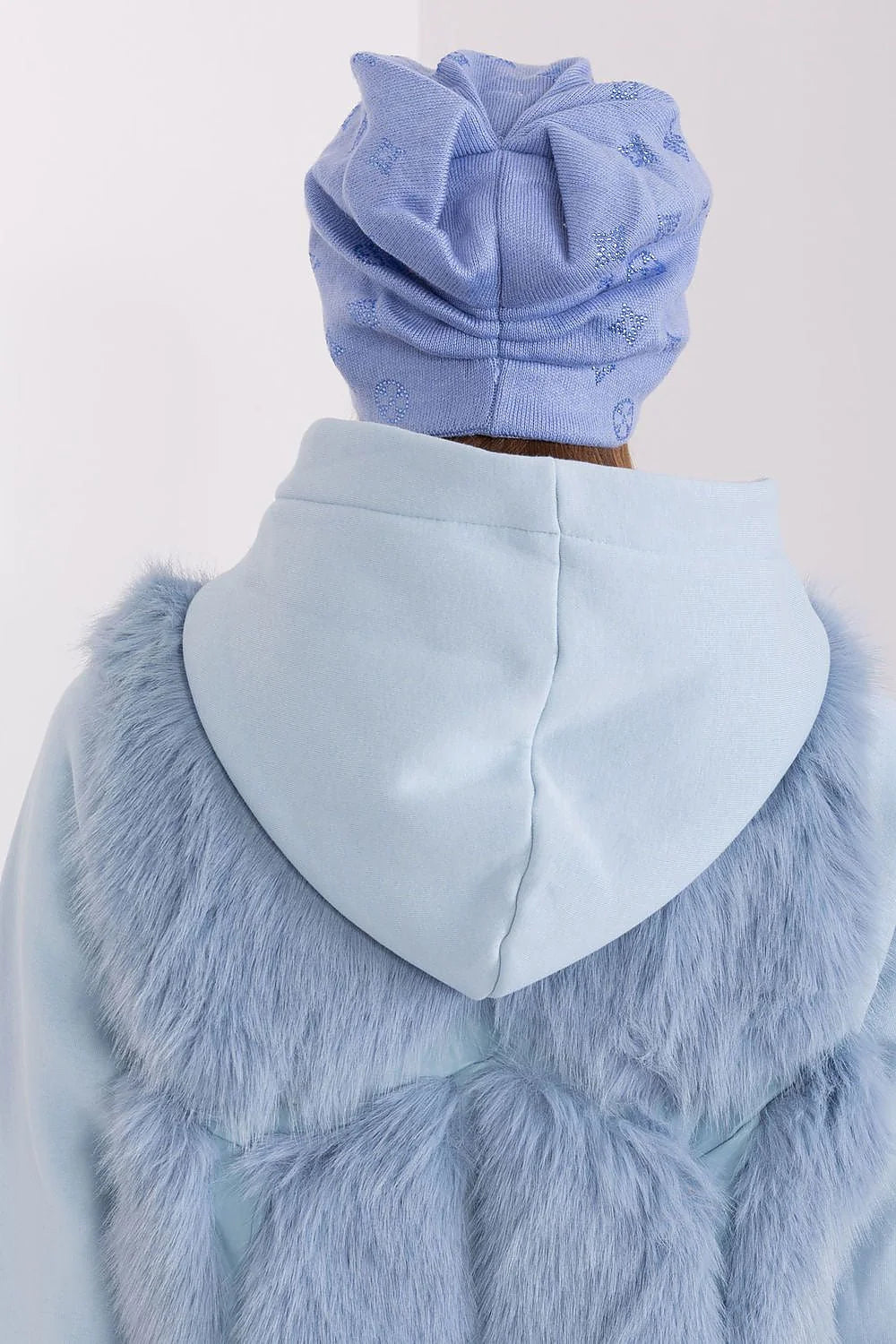 Bonnet d'hiver en cachemire pour femme, design strass, style casual, matières douces, look chic et élégant