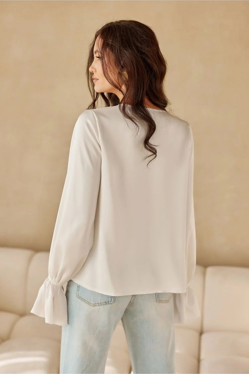 chemisier manches longues bouffantes élastiques décolleté V nœud décoratif polyester blanc ajustable femme élégant fluide ample soyeuse sophistiqué