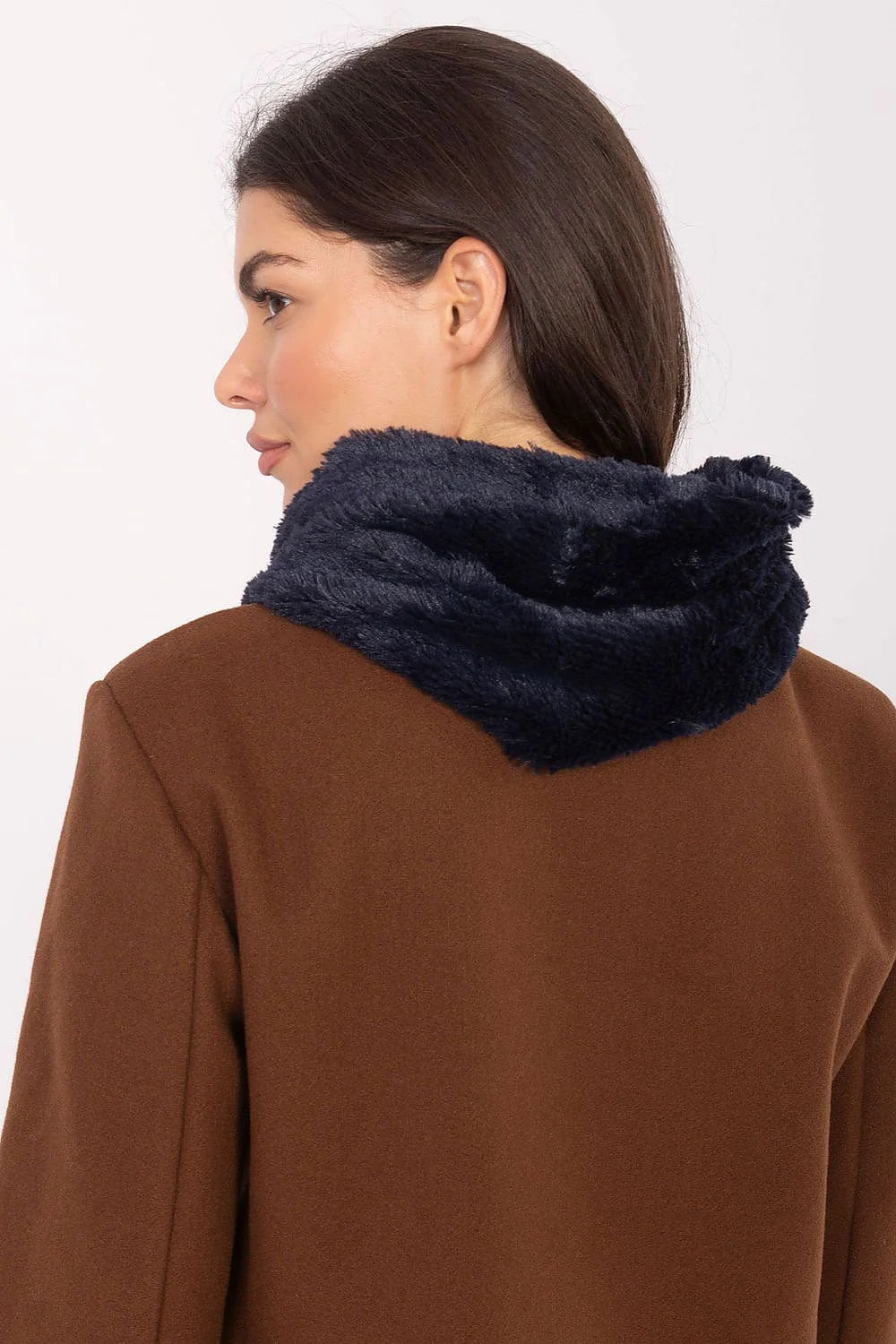 snood col circulaire femme fausse fourrure bleu marine profond pelucheuse dense tubulaire chaud confortable élégant luxueux moelleux universel