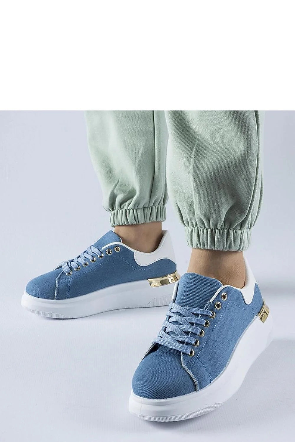 baskets femmes bleu marine plateforme semelle épaisse blanche tissu respirant lacets plats œillets dorés contrefort blanc matelassé