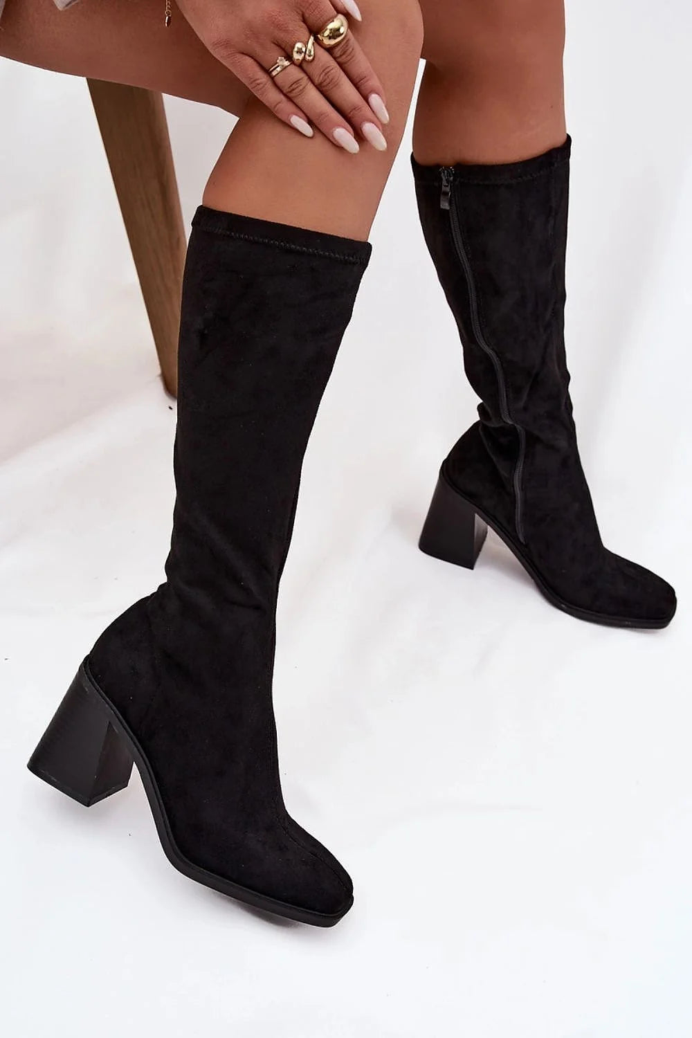 bottes femme suédine noire montantes tige haute genou zippées talon bloc massif colonne stable bout effilé