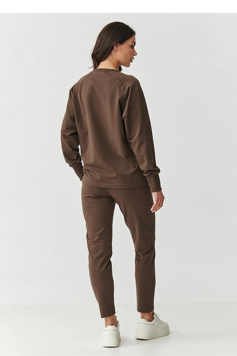 ensemble loungewear femme sweatshirt col rond jogging fuselé chocolat maille douce coupe décontractée manches longues poches