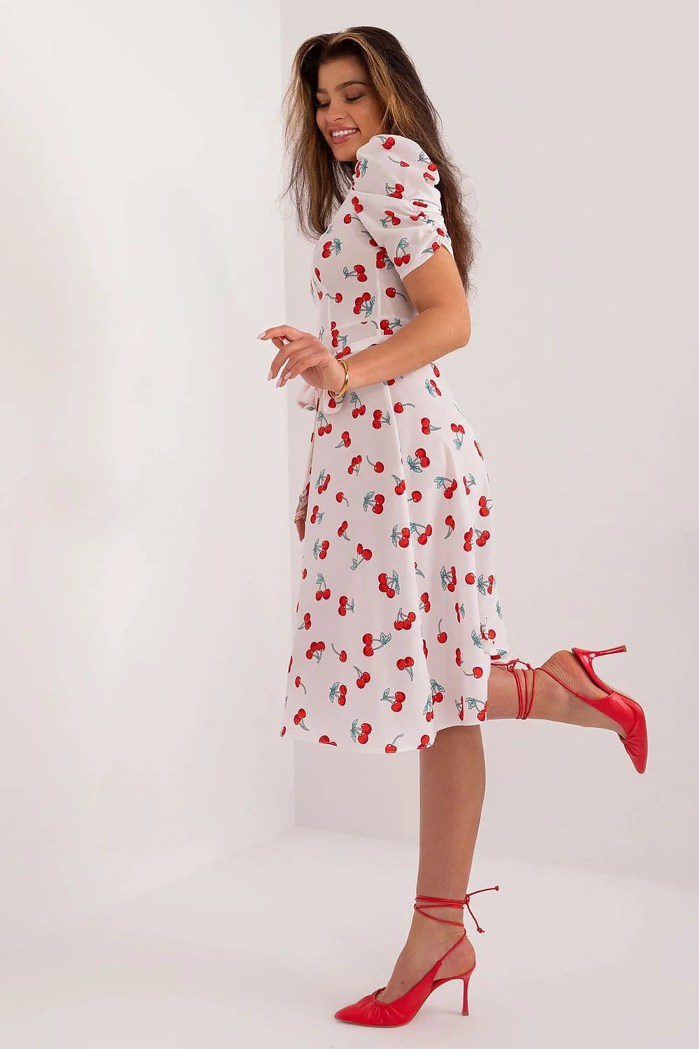 Robe d'été femme manches courtes col carré ceinture tissu léger motifs cerises cerisier blanc rouge vert