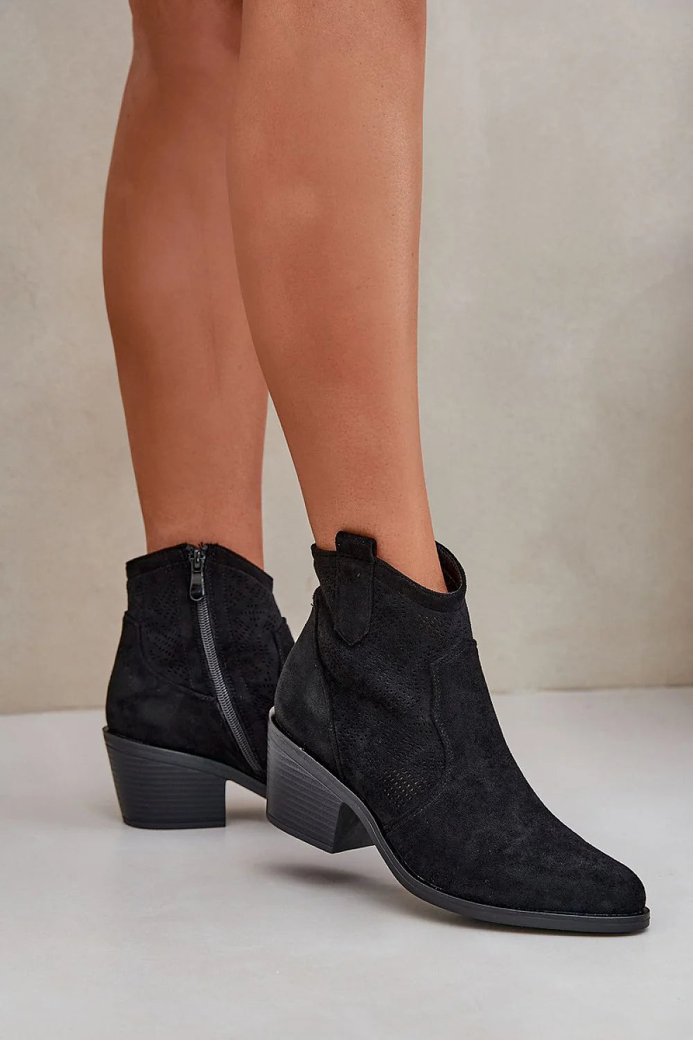 Bottes à talons block noires en daim pour femme, style western intemporel, zipper fonctionnel, semelle caoutchouc, confortable, élégance