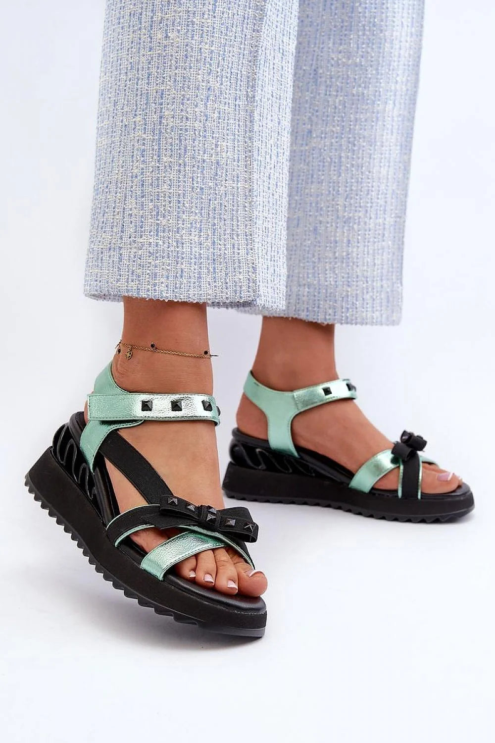 sandales femmes modernes audacieuses lanières métalliques vert menthe noire textile plateforme compensée crantée talon 6cm clous pyramide scratch réglable rembourrée
