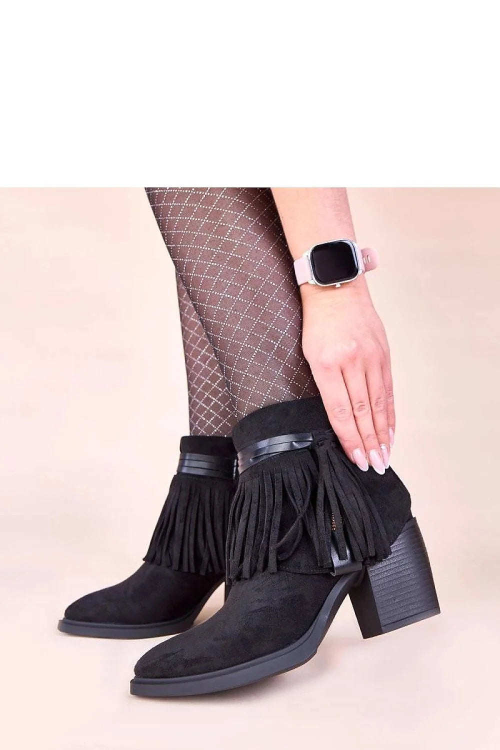 bottines femme noires suédine franges western bohème chic talon bloc moyen confortables semelle caoutchouc bout amande sangle simili décorative élégantes