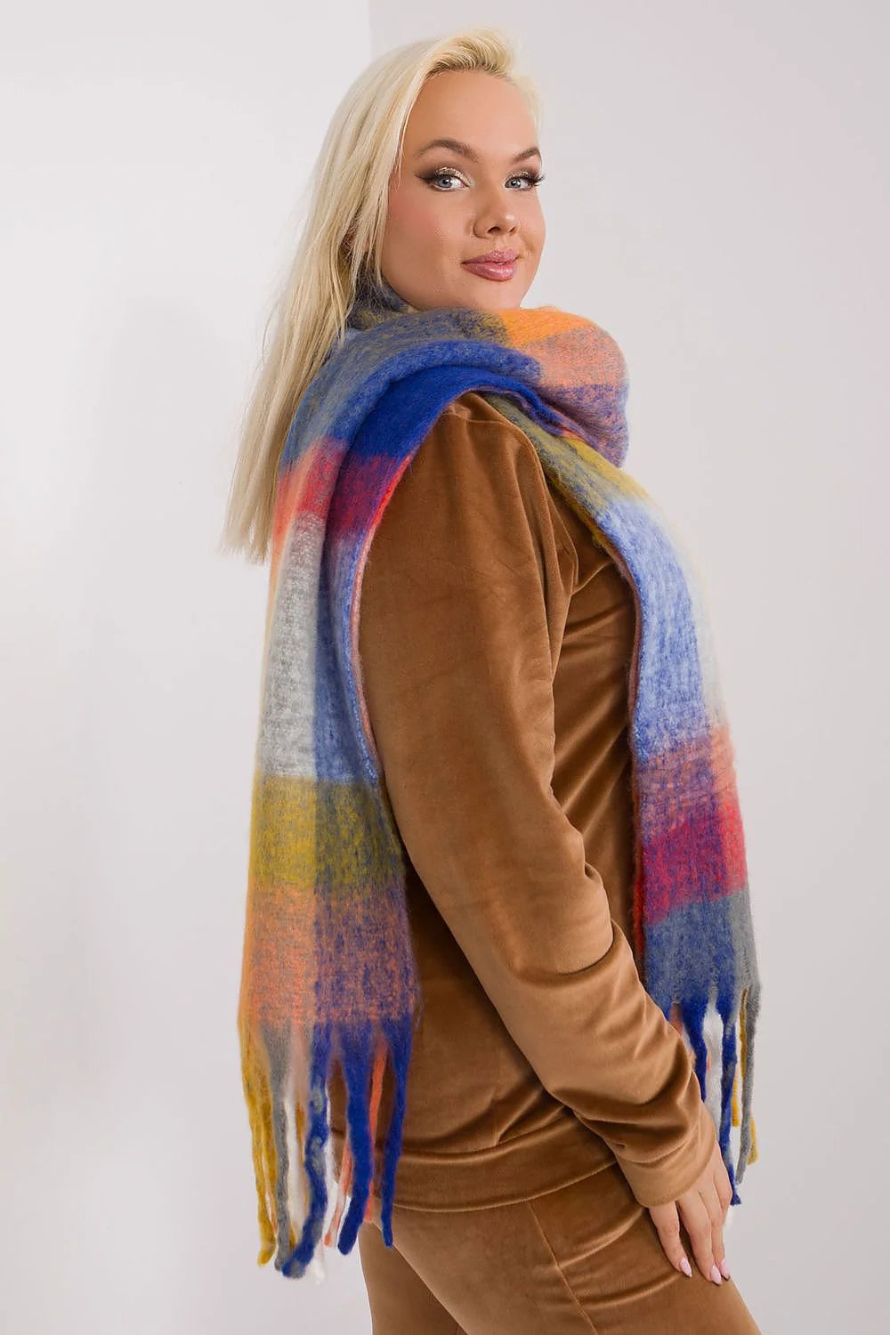 Écharpe femme carreaux multicolores polyester résistant pompons hiver automne style audacieux texture douce franges couleur vive accessoire mode polyvalent saison