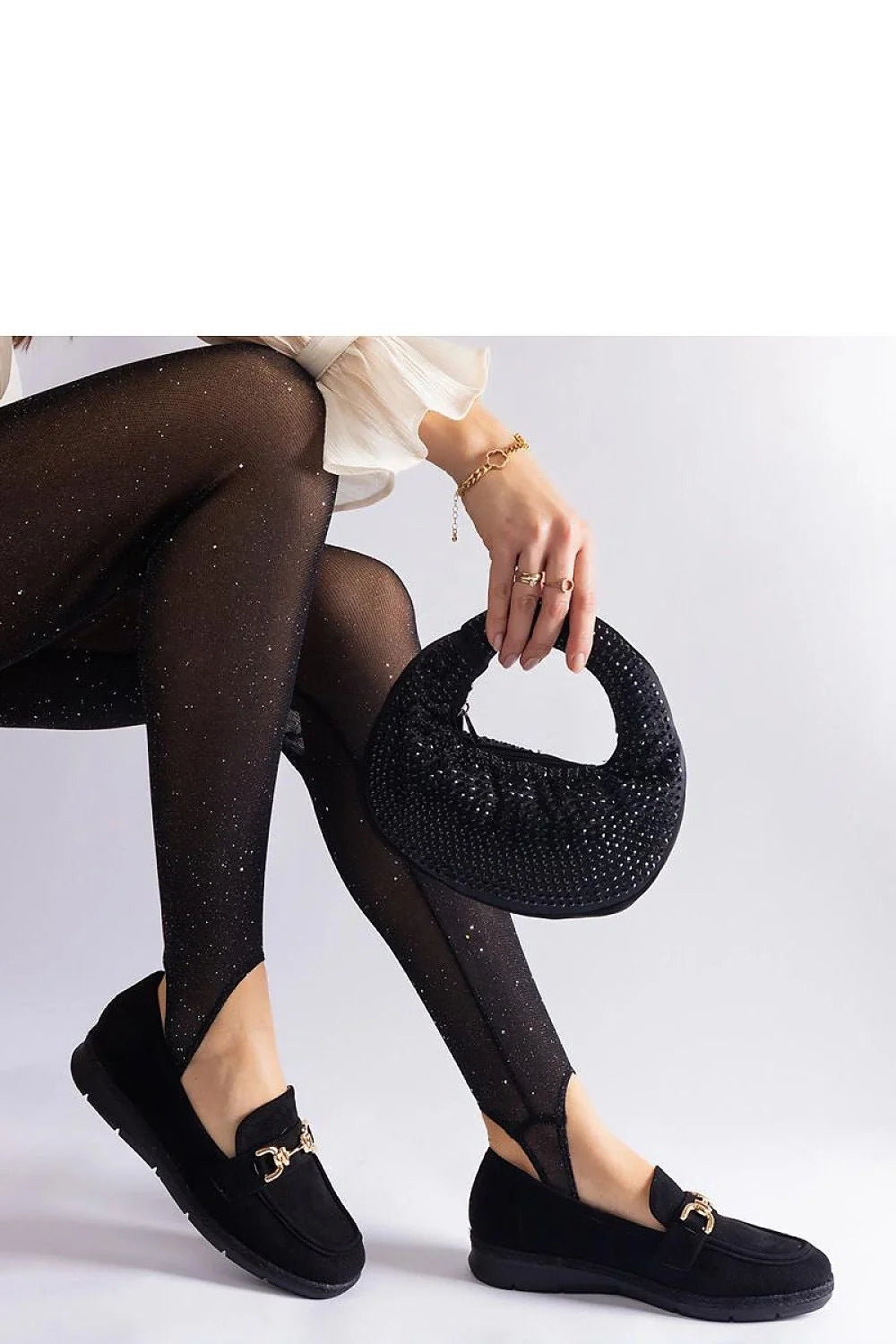 Ensemble mode féminine élégant collants mocassins sac à main accessoires noirs dorés paillettes perles