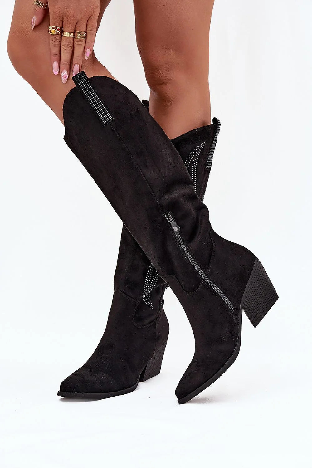 bottes montantes suédine écologique noire talon colonne bout pointu fermeture éclair latérale tirettes strass semelle synthétique confort hivernal élégant