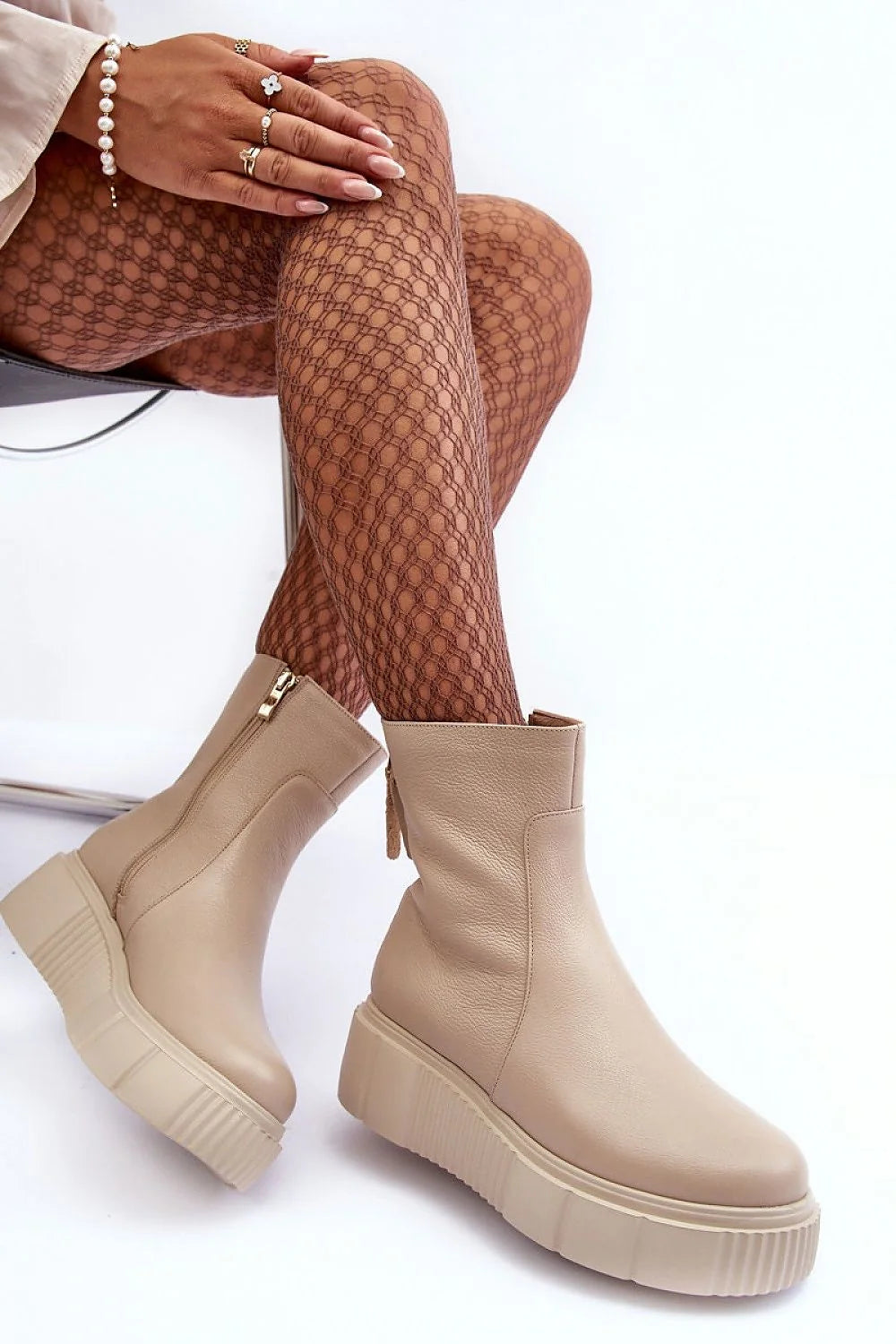 Bottes pour femmes style moderne cuir naturel plateforme épaisse talon compensé fermeture éclair beige clair confortable occasions multiples automne hiver