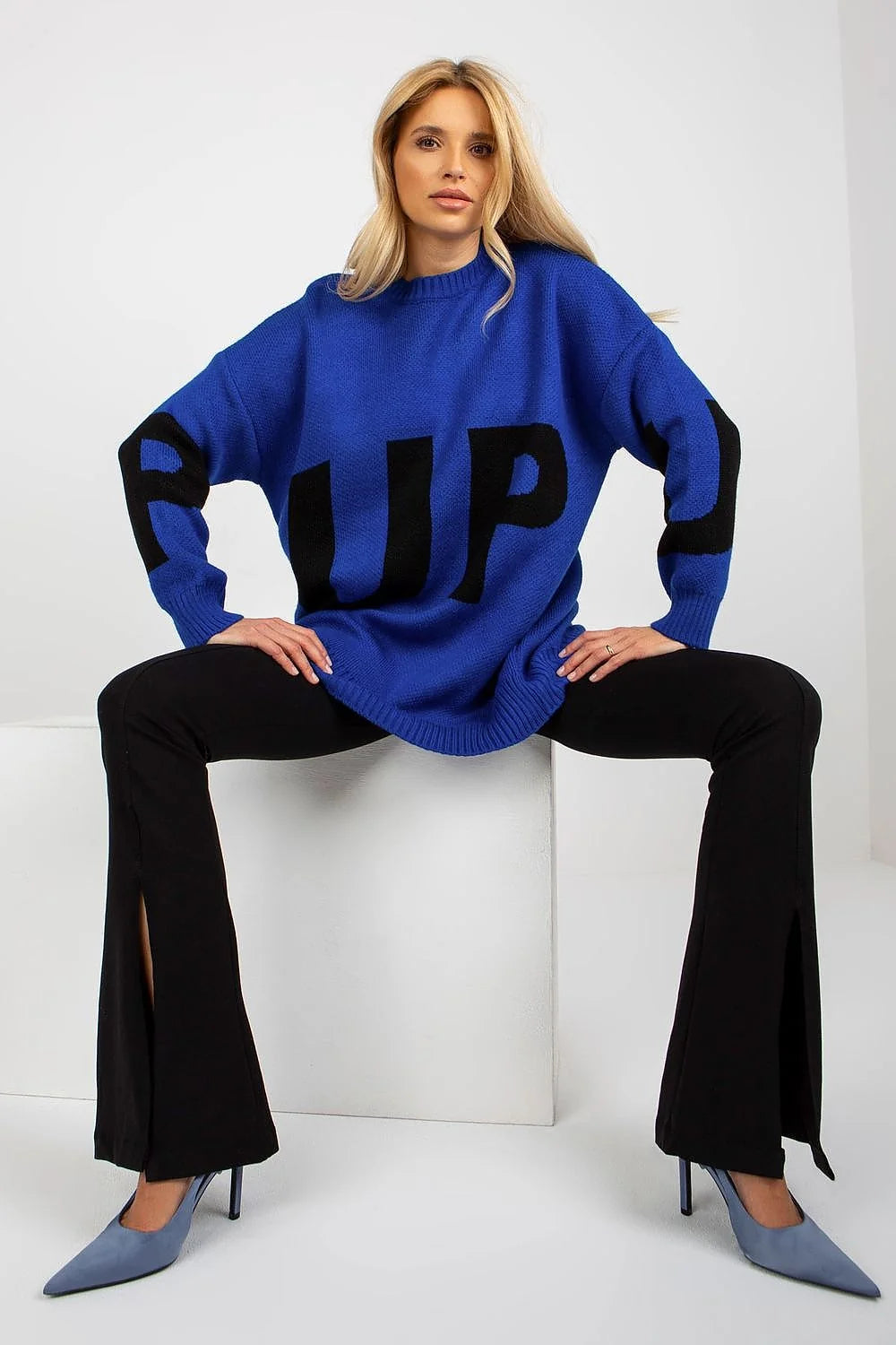 Pull oversize Rue Paris lettrage graphique bleu vif coupe moderne manches longues encolure ronde femmes