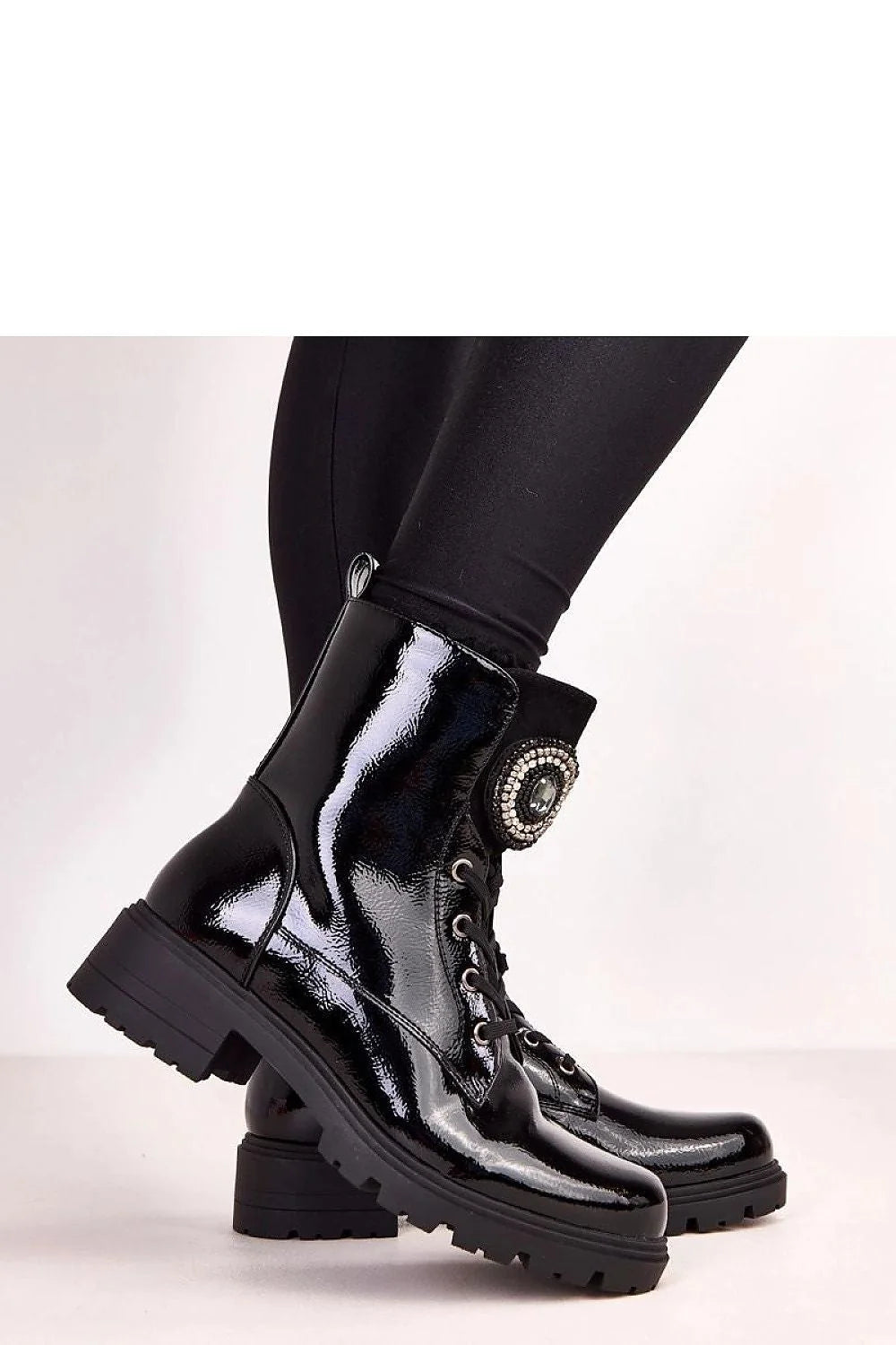 bottines montantes lacets fermeture éclair cuir écologique verni noir semelle crantée épaisse talon bloc bas bout rond doublées chaudes confortables