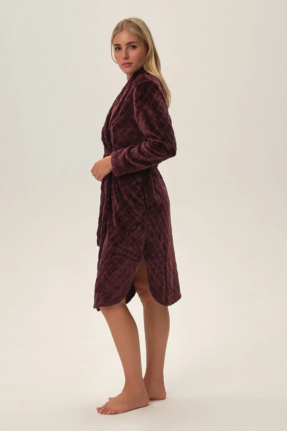 Peignoir Henderson robe de chambre femme matelassé velours bordeaux profond tissu doux ceinture incluse poches avant coupe classique ajustée longueur genoux