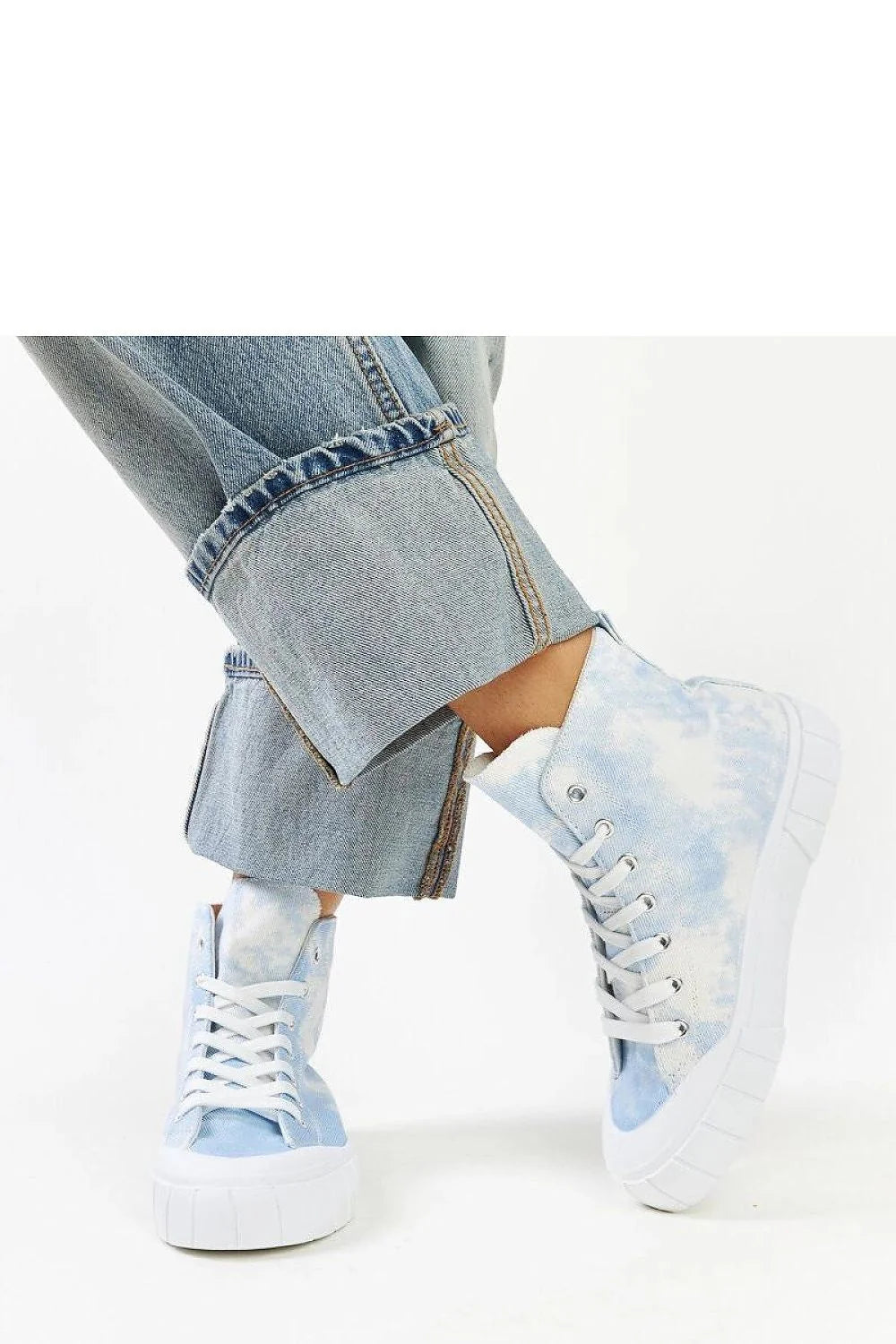 Baskets montantes pour femmes en toile bleu clair, style casual urbain, semelle en caoutchouc, laces blanches, look dégradé, confortable, polyvalente, sneakers modernes, high-top, mode tendance