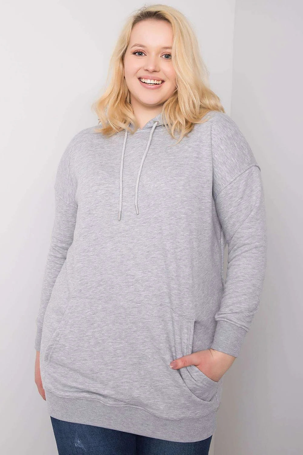 Sweatshirt femme ample coton-polyester noir moderne décontracté capuche poches kangourou confort quotidien tendance