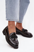mocassins femme simili cuir verni noir bride ornée perles assorties bout légèrement pointu semelle crantée talon compensé intérieure cuir naturel