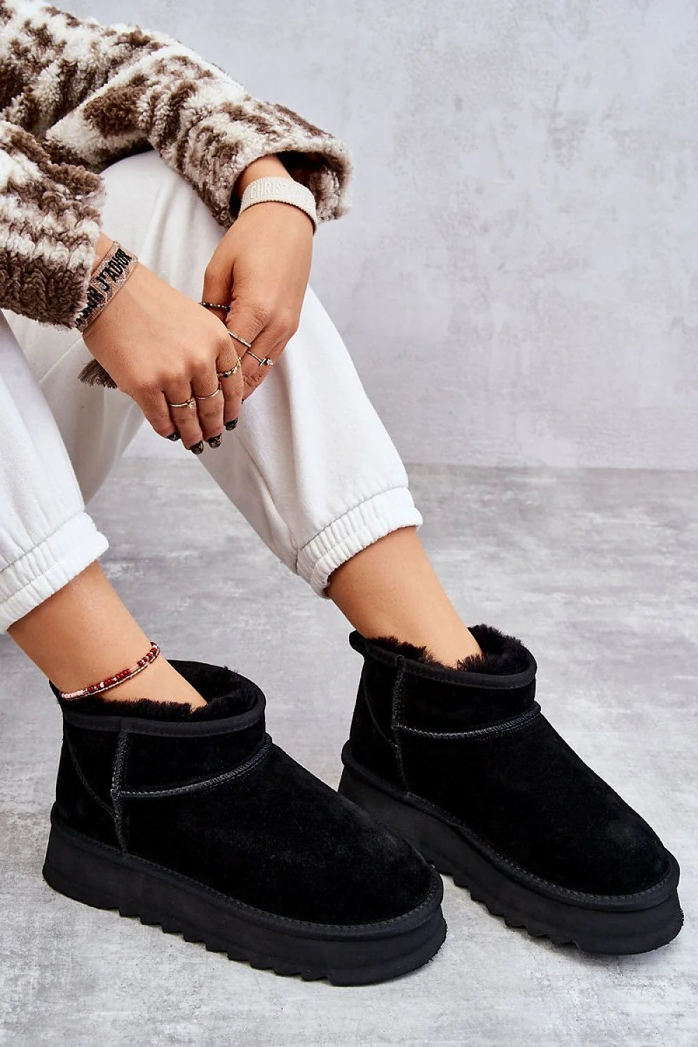 bottes neige femmes suédine doublée fourrure synthétique chaude confortable plateforme épaisse crantée antidérapante mihaute minimaliste noire élégante casual slipon arrondie