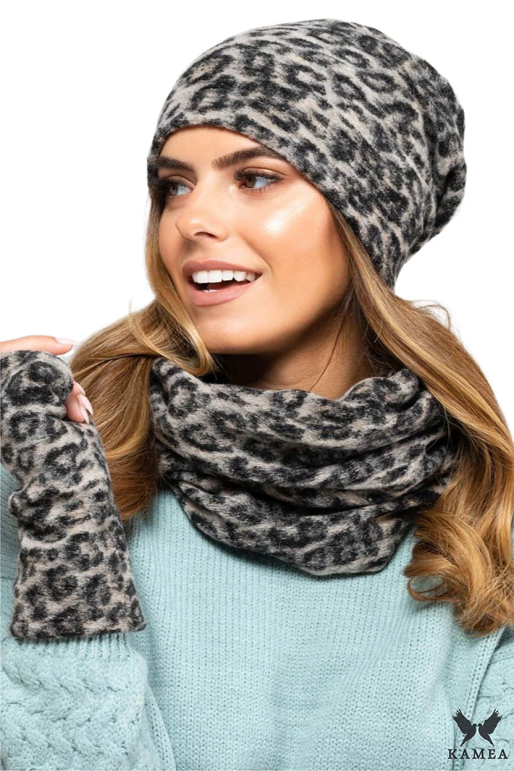 Ensemble hiver Kamea pour femmes comprenant bonnet écharpe mitaines motif léopard couleur beige/noir matières douces coupe ajustée Columbia