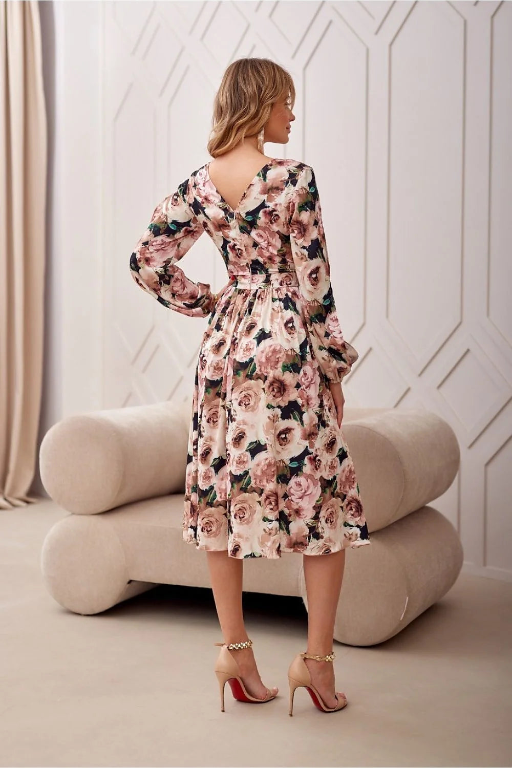 Robe de cocktail élégante imprimé floral manches longues encolure V ceinture tissu fluide pastel occasion semi-formelle femme
