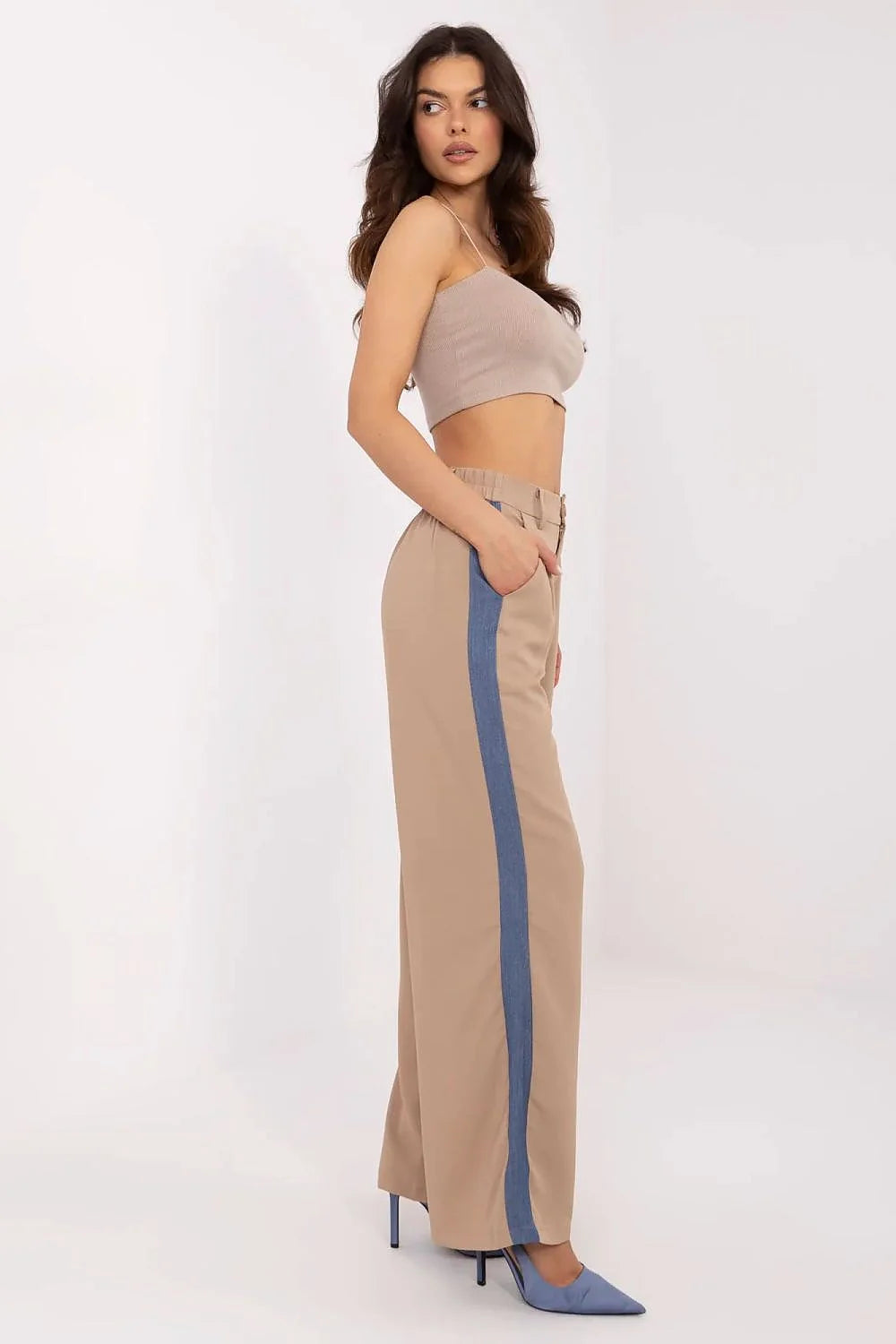 Ensemble femme crop top et pantalon évasé beige bandes contrastées polyester élasthanne taille ajustable look casual