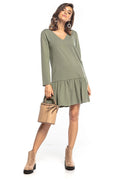 robe Tessita jersey extensible kaki olive courte manches longues encolure V coupe droite évasée volant froncé ourlet confortable quotidien chic